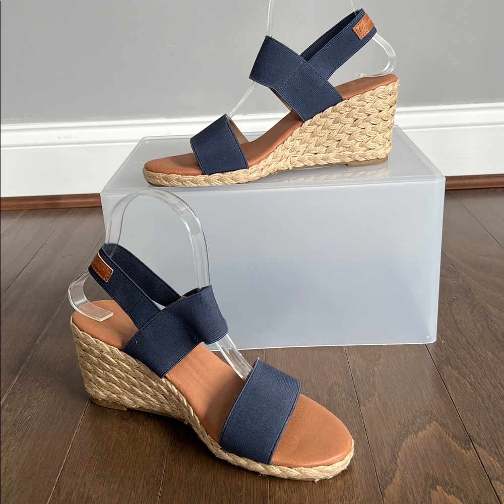Tommy Bahama Sakura Espadrille Wedges - Picture 2 of 11